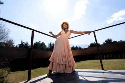 Quelle tenue pour une communion : invitée et maman