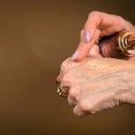 Quel fond de teint pour peau mature : bien choisir après 50 ans