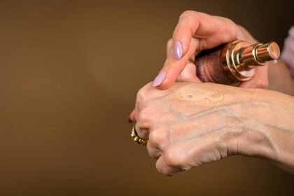 Quel fond de teint pour peau mature : bien choisir après 50 ans