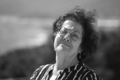 Comment se maquiller après 60 ans, même avec des lunettes