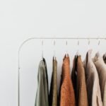 La garde-robe capsule : les basiques indispensables d'une femme