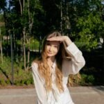 Comment avoir des cheveux brillants : astuces et routine