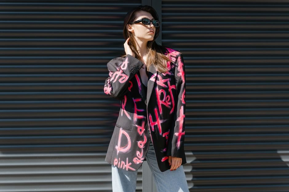 Comment porter un blazer femme : les associations qui marchent