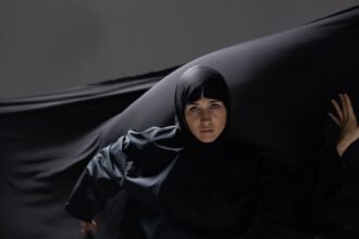 Comment porter l'abaya : idees de looks modernes et chics