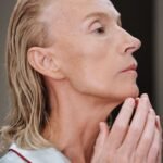Comment se maquiller pour paraitre plus jeune : astuces