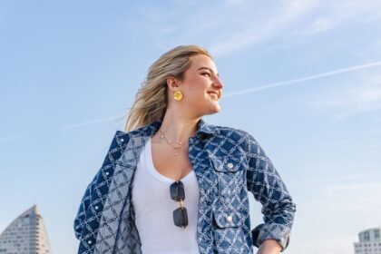 Comment porter une chemise en jean femme : idees de looks