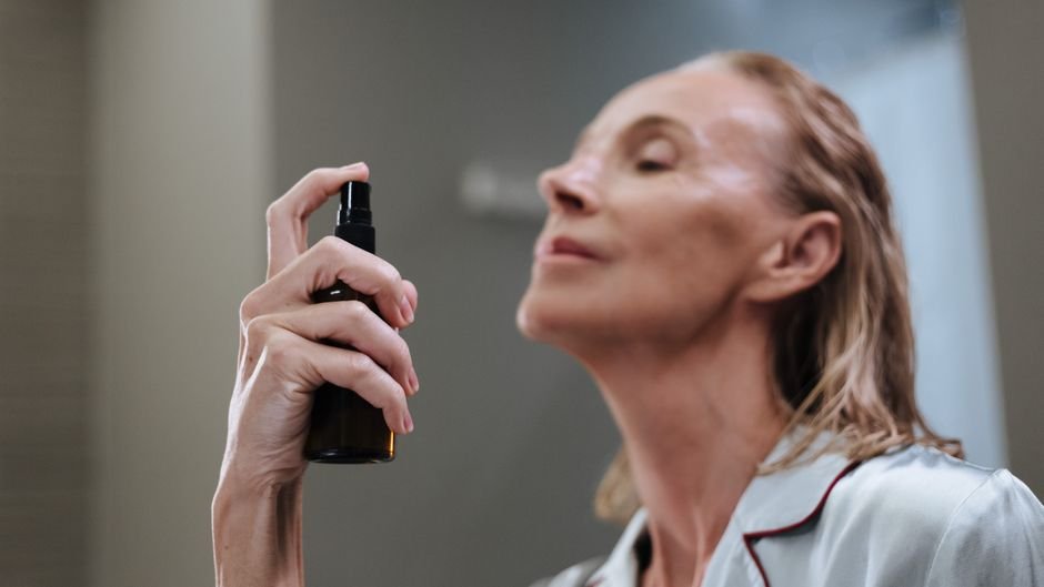 Quel soin visage a 50 ans : la routine anti-age ideale