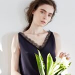 Quel maquillage avec une robe bleu marine : yeux et levres