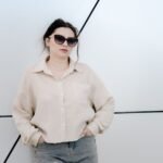 Comment porter une chemise oversize : idées de looks femme