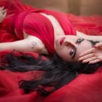 Quel maquillage avec une robe rouge : yeux et levres