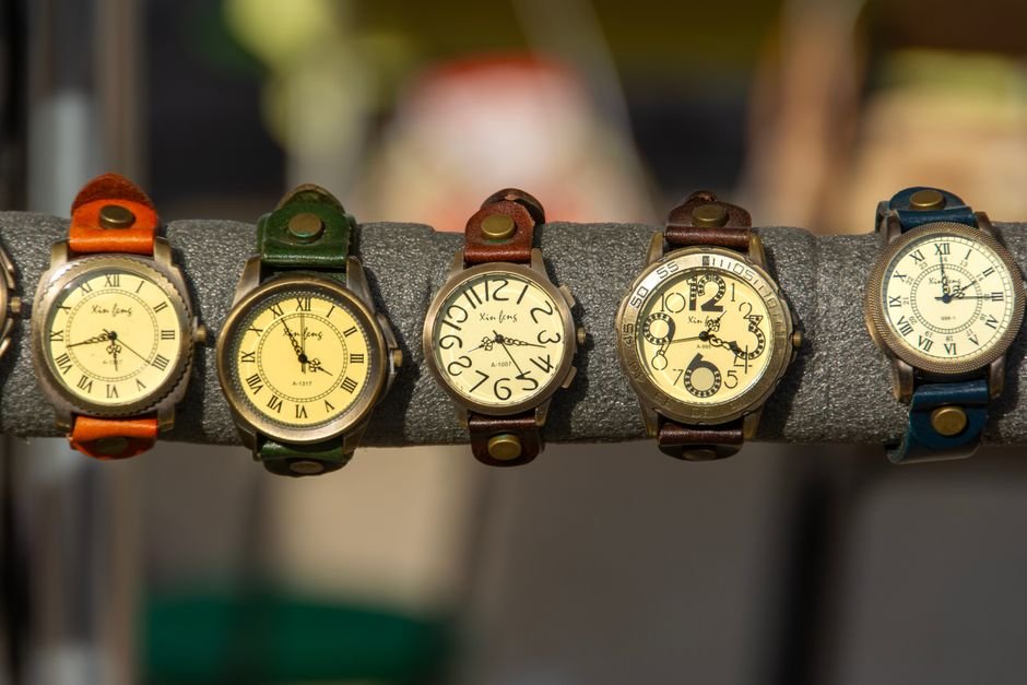 Quelle montre femme pour un petit poignet : bien choisir