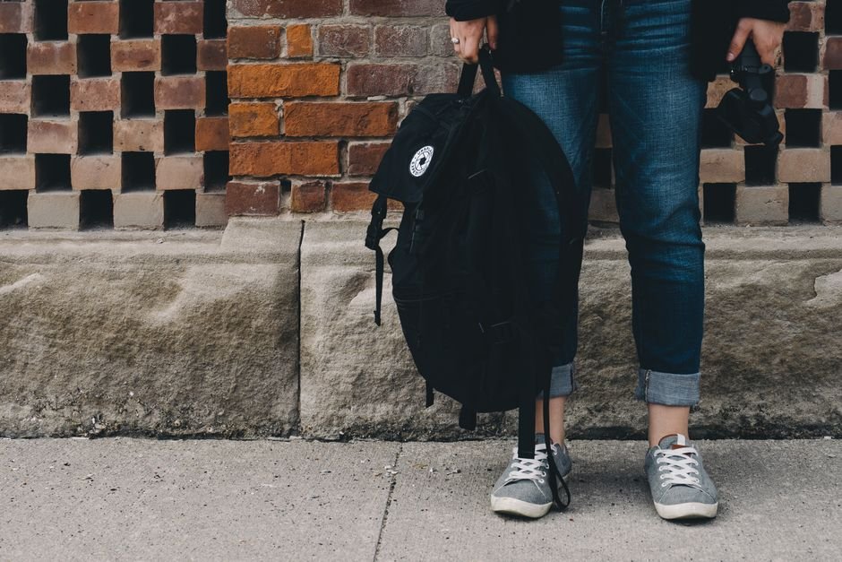 Quelles chaussures porter avec un jean femme : le guide