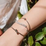 Comment porter plusieurs bracelets : l'art du layering reussi