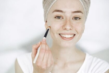 Peau grasse : la routine anti-imperfections qui marche