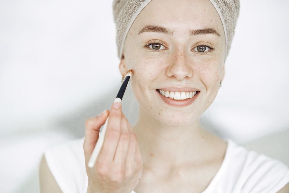 Peau grasse : la routine anti-imperfections qui marche