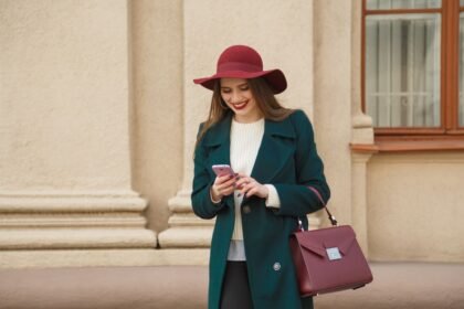 Comment assortir le bordeaux : nos idées de looks femme