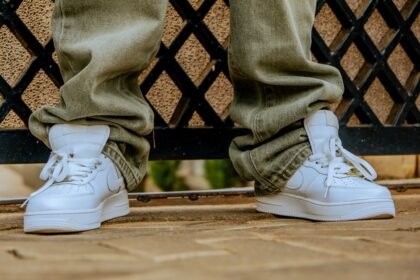 Comment porter des Air Force 1 femme : 10 looks faciles